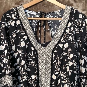 Floral bell sleeve pullover